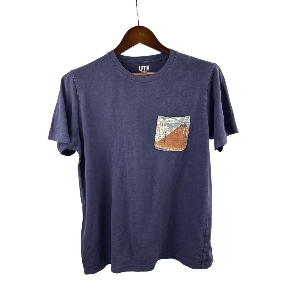 Women’s UniQlo Medium Navy Blue T-Shirt w/ Mountain Pattern Pocket